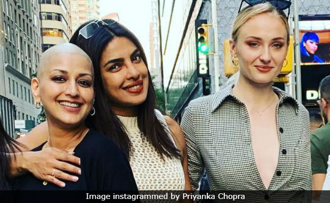 Now, Priyanka Chopra And Sonali Bendre Hang Out With Sophie Turner