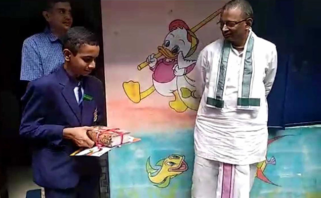 Muslim Teen Wins Quiz On Gita, Says "Don't Like Fights Over Religion"
