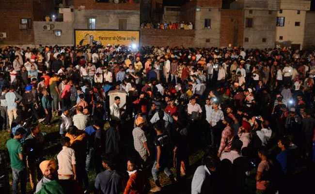 अमृतसर में कैसे हुआ ट्रेन हादसा जिसने ले ली 61 लोगों की जान - 10 बातें