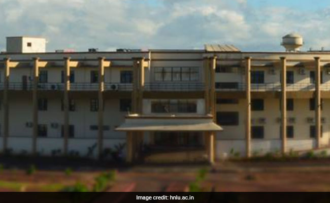 रायपुर लॉ यूनिवर्सिटी के वीसी सुखपाल सिंह का इस्तीफा, कुलपति के खिलाफ हड़ताल पर थे छात्र