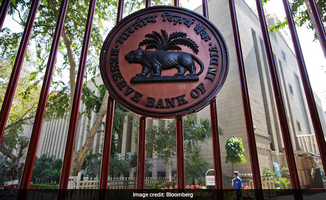 ठीकरा फुड़वाने के लिए रिजर्व बैंक अपना सिर तैयार रखे...