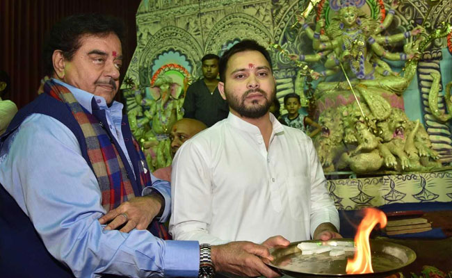 Shatrughan Sinha 'Crowns' Tejashwi Yadav At Puja Pandal In Patna