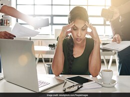 Job Stress May Lead To Weight Gain In Women: 5 Pro-Tips To Manage Weight Loss At Workplace Job Stress May Lead To Weight Gain In Women: 5 Pro-Tips To Manage Weight Loss At Workplace