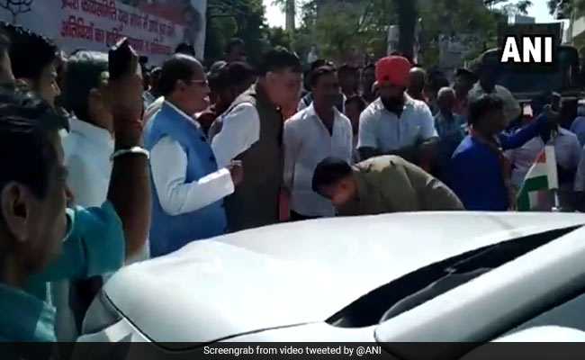 On Video, Cop Touches UP Minister's Feet, Apologises For Hitting His Car