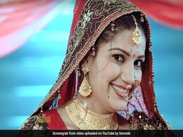 सपना चौधरी का 'मेरा चांद' सॉन्ग करवा चौथ पर हो रहा वायरल, 9 करोड़ लोग देख चुके हैं Video सपना चौधरी का 'मेरा चांद' सॉन्ग करवा चौथ पर हो रहा वायरल, 9 करोड़ लोग देख चुके हैं Video