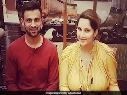 प्रेग्नेंट सानिया मिर्जा ने पति शोएब के साथ खाई राजस्थानी थाली, ऐसे हुआ Baby Shower प्रेग्नेंट सानिया मिर्जा ने पति शोएब के साथ खाई राजस्थानी थाली, ऐसे हुआ Baby Shower