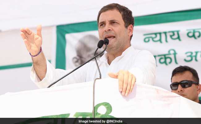 मुरैना में राहुल गांधी ने की मोदी सरकार से मांग, उद्योगपतियों की तरह किसानों के भी 3 लाख करोड़ रुपये कर्ज माफ हो