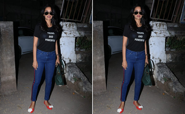 3 Slogan T-Shirts To Look As Cool As Esha Gupta
