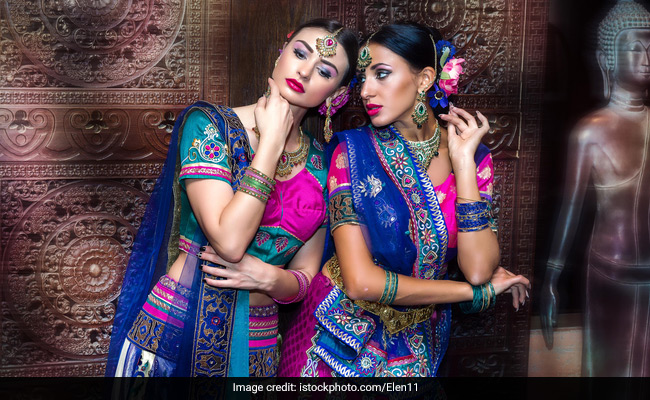 Navratri 2018: 9 Colour Co-Ordinated <i>Lehengas</i> For 9 Festive Days