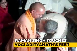 When Raman Singh Touched The Feet Of Yogi Adityanath, 20 Years His Junior When Raman Singh Touched The Feet Of Yogi Adityanath, 20 Years His Junior
