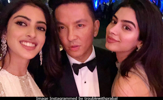 Seen This Pic Of Navya Naveli Nanda Chilling With Khushi Kapoor?