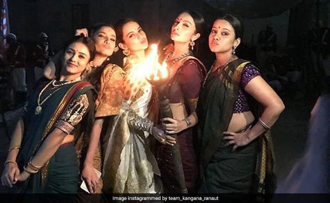 Kangana Ranaut And <I>Manikarnika</I> Co-Stars Celebrate Viral Teaser Like This
