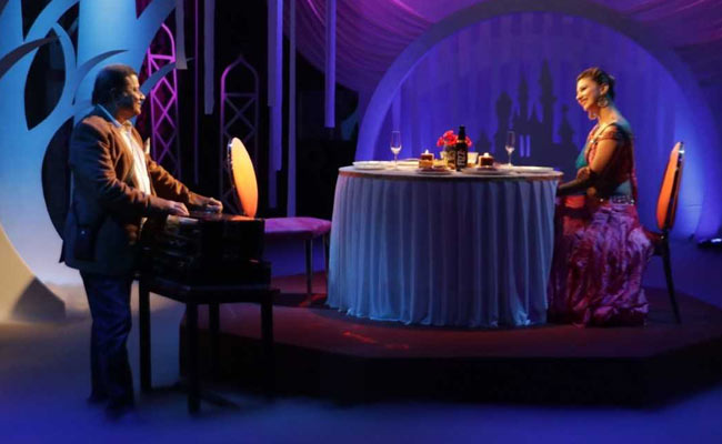 <I>Bigg Boss 12</I> Day 19, Written Update: Anup Jalota And Jasleen Matharu On a Romantic Dinner Date