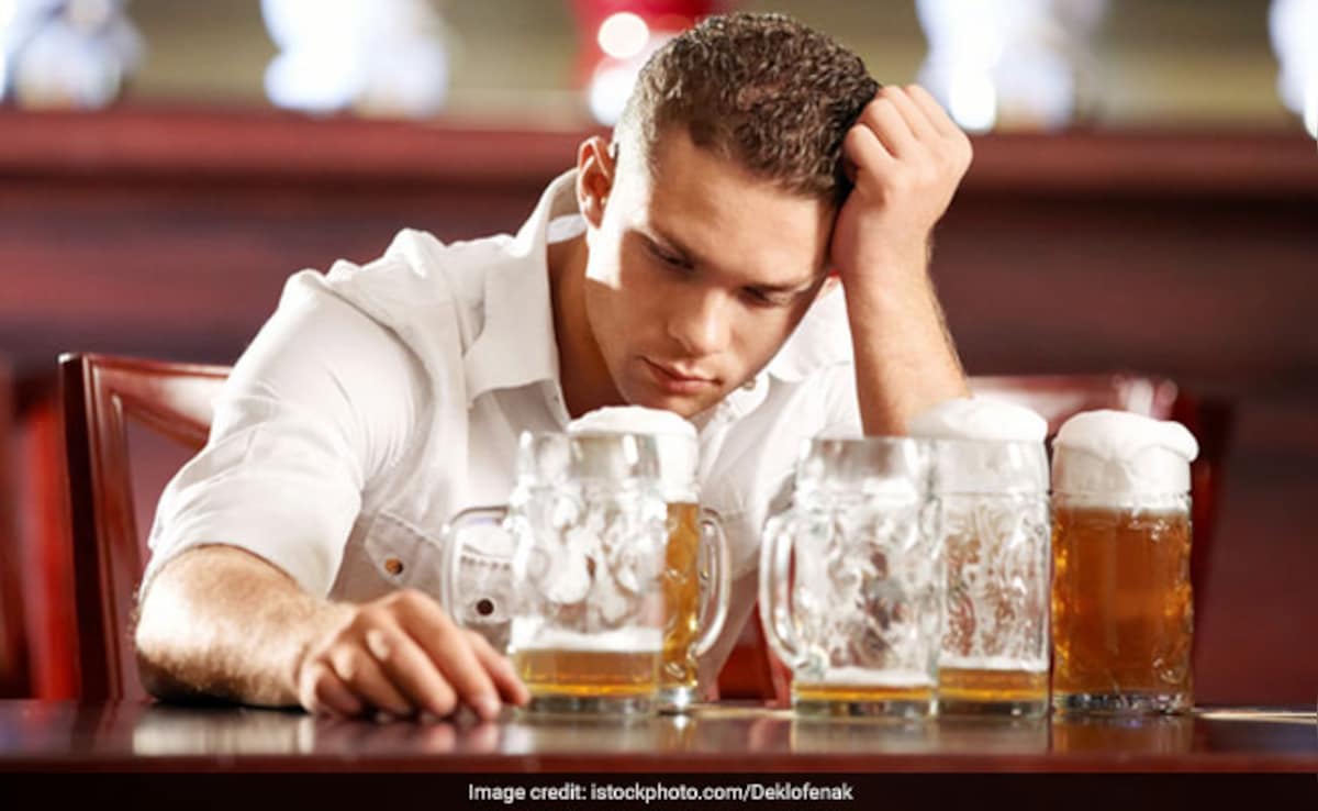 शराब पीने के बाद होती है उल्टी? आपका शरीर दे रहा है ये संकेत, नशा उतारने के लिए फटाफट करें ये काम