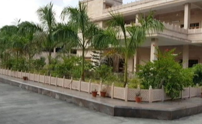 मिला मायावती वाला बंगला : 12 बेडरूम, 12 ड्रेसिंग रूम, 2 किचन, 8 एसी प्लांट, शिवपाल बोले- मुझे ऐसे ही बंगले की जरूरत थी