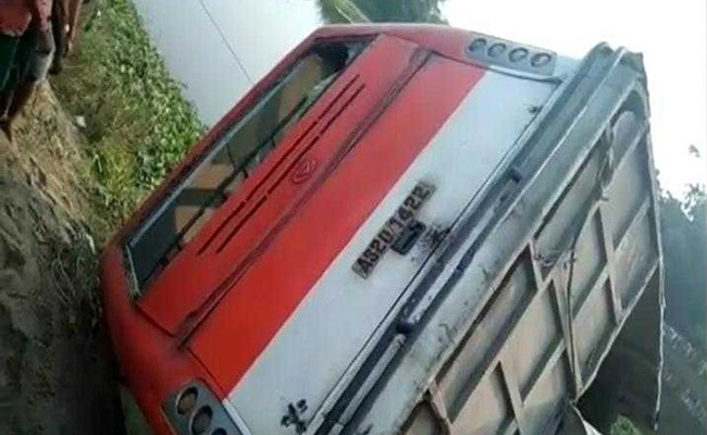 असम में बस हादसे में 7 की मौत, 20 से अधिक गंभीर रूप से घायल