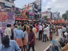 केरल : मंदिर खुलने से पहले ही प्रदर्शनकारियों ने महिलाओं को सबरीमाला जाने से रोका, तनाव जोरों पर... केरल : मंदिर खुलने से पहले ही प्रदर्शनकारियों ने महिलाओं को सबरीमाला जाने से रोका, तनाव जोरों पर...