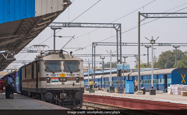राजस्थान में बारिश का क़हर, डूंगरपुर का बेणेश्वर धाम बना टापू, कई ट्रेनें रद्द