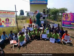 'Harassed' Husbands Burn Effigy Of Ravana's Sister Surpanakha On Dussehra 'Harassed' Husbands Burn Effigy Of Ravana's Sister Surpanakha On Dussehra