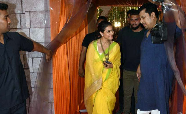 How To Rock An Elegant Yellow <i>Saree</i> Like Kajol