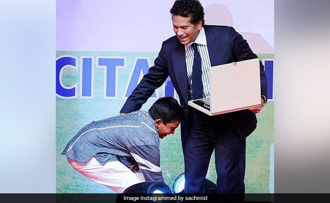 पृथ्वी शॉ ने छुए थे 'क्रिकेट के भगवान' के पैर, अब लोग बोल रहे- मिल गया भारत को दूसरा सचिन तेंदुलकर