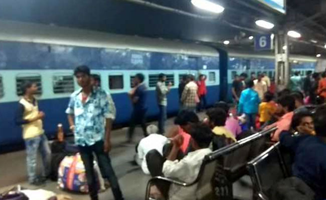 Workers From UP, Bihar Leave North Gujarat After Protests Over Rape