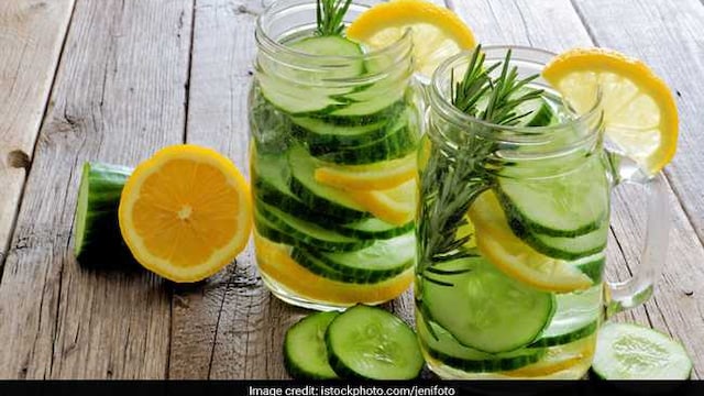 Weight loss: Cucumber infused water boosts your metabolism thereby helping you lose weight.