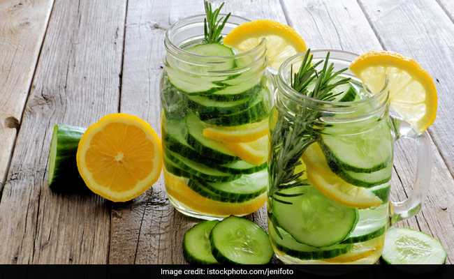 Weight loss: Cucumber infused water boosts your metabolism thereby helping you lose weight.