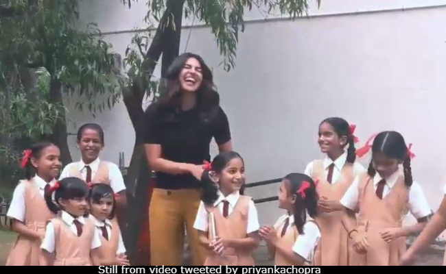 How Cute Is Priyanka Chopra's Version Of <I>Loveyatri</i>'s <I>Chogada</i> With Her Little Dance Buddies