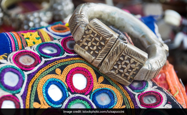 This Navratri, Be <i>Garba</i>-Ready In These 3 <i>Lehenga-Choli</i> Sets