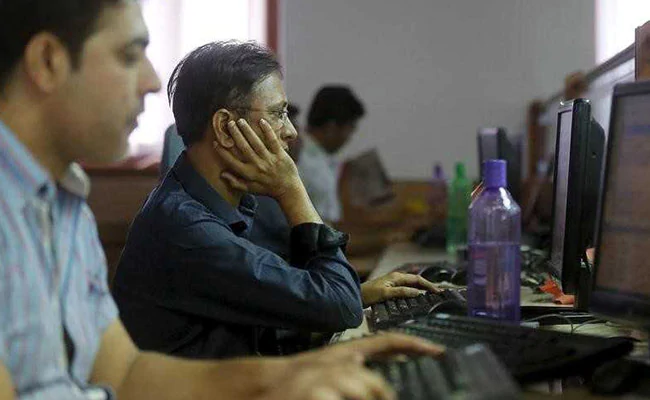 वैश्विक अर्थव्यवस्था पर कोरोना वायरस संक्रमण के असर की आशंका,सेंसेक्स में 1,100 अंक से अधिक की गिरावट