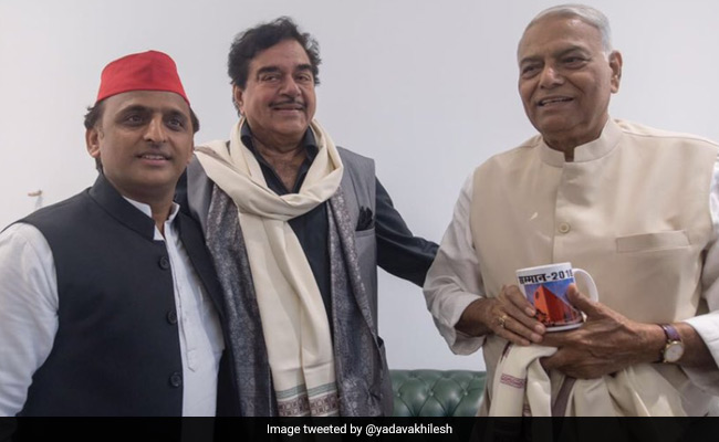 Sharing Stage With Akhilesh Yadav, Shatrughan Sinha Questions Rafale Deal