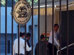 इस वित्तीय वर्ष के दौरान बैंक फ्रॉड में हुआ जबर्दस्त इजाफा, RBI ने जारी की सालाना रिपोर्ट इस वित्तीय वर्ष के दौरान बैंक फ्रॉड में हुआ जबर्दस्त इजाफा, RBI ने जारी की सालाना रिपोर्ट