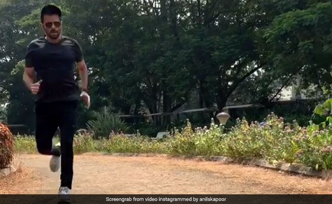 अनिल कपूर ने 61 की उम्र में लगाई फर्राटेदार दौड़, उसेन बोल्ट को भी आ जाएगा पसीना... Video वायरल