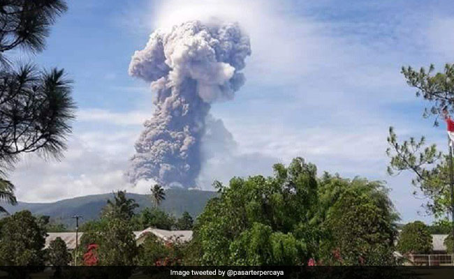 इंडोनेशिया में भूकंप से तबाही के बाद ज्वालामुखी का कहर, देखें खौफनाक VIDEO इंडोनेशिया में भूकंप से तबाही के बाद ज्वालामुखी का कहर, देखें खौफनाक VIDEO