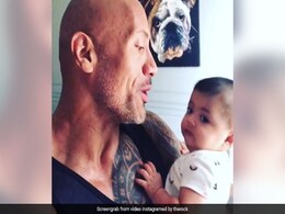 'द रॉक' की बेटी को हुए 6 महीने, 'हैप्पी बर्थडे' विश करने पर यूं रोने लगी टियाना... देखें Video 'द रॉक' की बेटी को हुए 6 महीने, 'हैप्पी बर्थडे' विश करने पर यूं रोने लगी टियाना... देखें Video