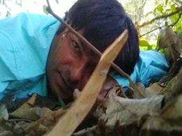 नक्सली हमले में घायल कैमरामैन ने मां के नाम रिकॉर्ड किया भावुक संदेश, देखें वीडियो नक्सली हमले में घायल कैमरामैन ने मां के नाम रिकॉर्ड किया भावुक संदेश, देखें वीडियो