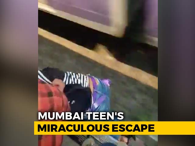 Teen Slips Off Train, Commuters Grab T-Shirt To Pull Her Up Near Mumbai