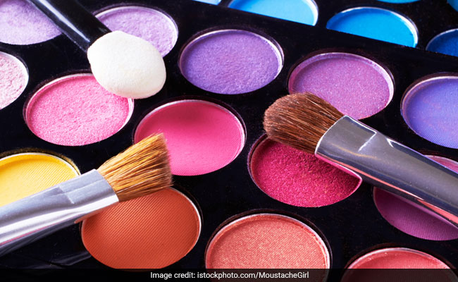 2 Ways To Thoroughly Clean Your Makeup Brushes