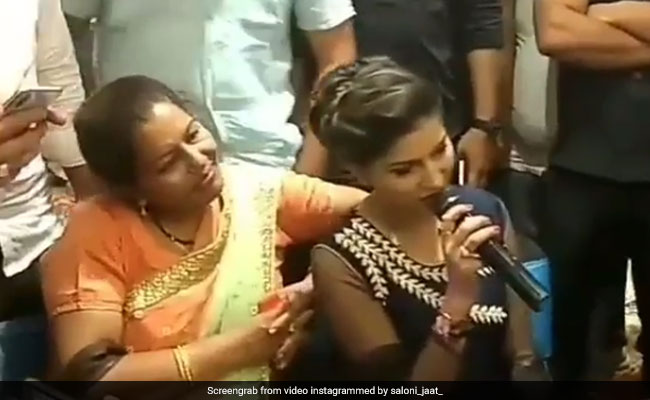 सपना चौधरी अपनी मां को लेकर हुईं इमोशनल, बोलीं- मैंने अपने पापा को नहीं देखा, लेकिन...; देखें VIDEO