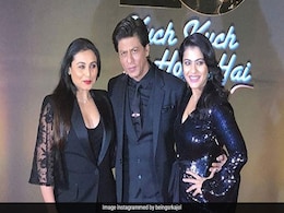 शाहरुख खान के गालों पर इन्होंने लगाया लिपस्टिक का दाग, फिर यूं पोछती दिखीं काजोल-रानी; देखें Video शाहरुख खान के गालों पर इन्होंने लगाया लिपस्टिक का दाग, फिर यूं पोछती दिखीं काजोल-रानी; देखें Video