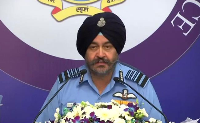 वायुसेना प्रमुख बीएस धनोआ के घर के बाहर राफेल! जानिए क्या है पूरा मामला