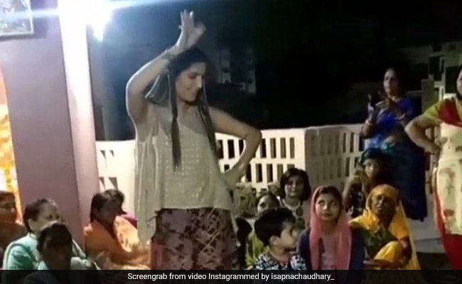 सपना चौधरी ने शादी के घर में किया देसी डांस, Video में कुछ ऐसा दिखा जबरदस्त नजारा