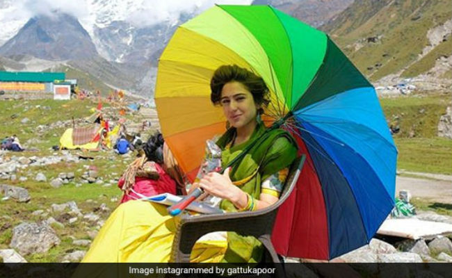 <I>Kedarnath</I>: Sara Ali Khan Shines Like A Rainbow In Abhishek Kapoor's BTS Photo
