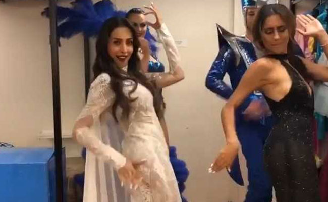 मलाइका अरोड़ा ने विदेशियों के साथ किया गरबा, Video देख आ जाएगी चेहरे पर चमक