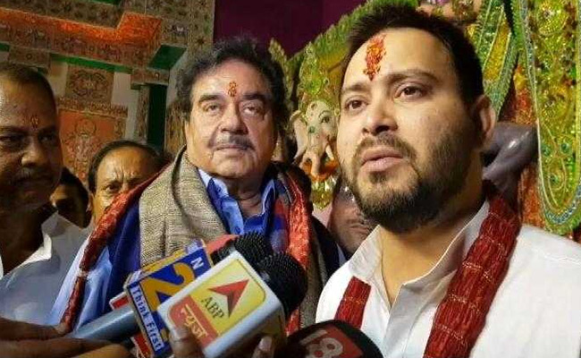 लालू यादव से अस्पताल में मिलने पहुंचे शत्रुघ्न सिन्हा, तेजस्वी यादव को बताया बिहार का भविष्य