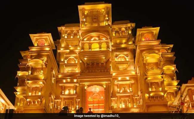 Two Durga Puja Pandals Recreate <i>Padmaavat</i>'s Chittorgarh Fort