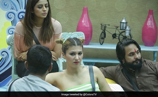 <I>Bigg Boss 12</I>, Day 16, Written Update: Anup Jalota's Decision Leaves Jasleen Matharu Teary Eyed