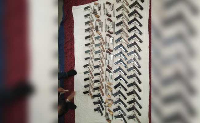 अवैध हथियारों का धंधा करने वाले गिरोह का भंडाफोड़, पांच गिरफ्तार