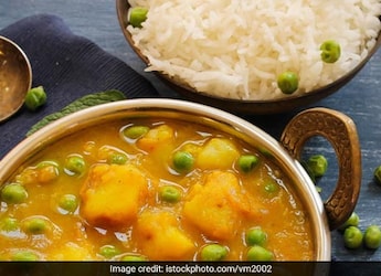 Can't Decide What To Make For Next Meal? Go For This Aloo Matar Rasedaar (Recipe Video) Can't Decide What To Make For Next Meal? Go For This Aloo Matar Rasedaar (Recipe Video)